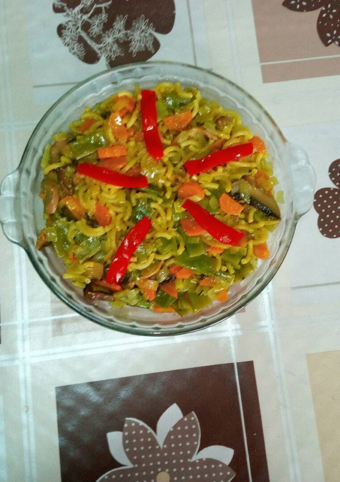 Una foto de Fideuá vegetariana