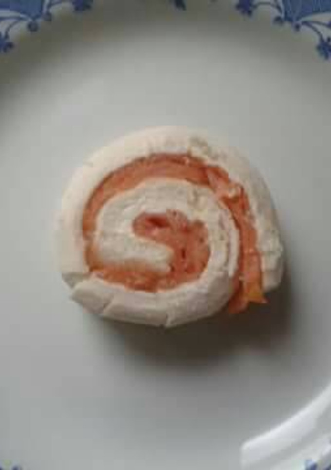 Una foto de Espiral de salmón ahumado y crema de queso