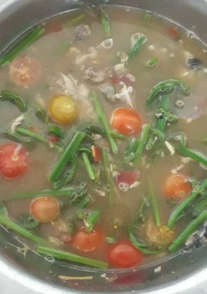รูปของ JJ.1 แกงผักกรูดใส่ปลานิล🌿🌶️🧄🍋‍🟩🍅🐟