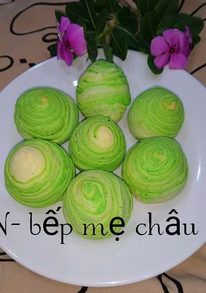 Hình của món Trung thu ngàn lớp nhân khoai môn.