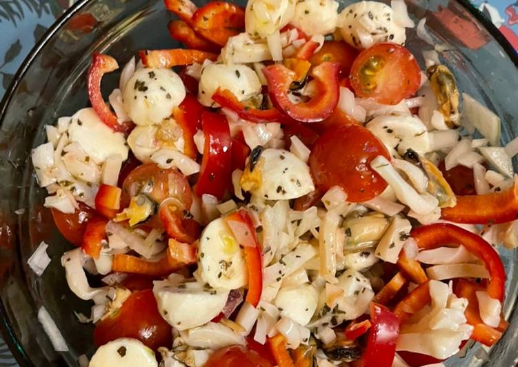 Салат с морепродуктами)