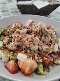Ensalada de tomate, aguacate y queso fresco con vinagreta de almendras