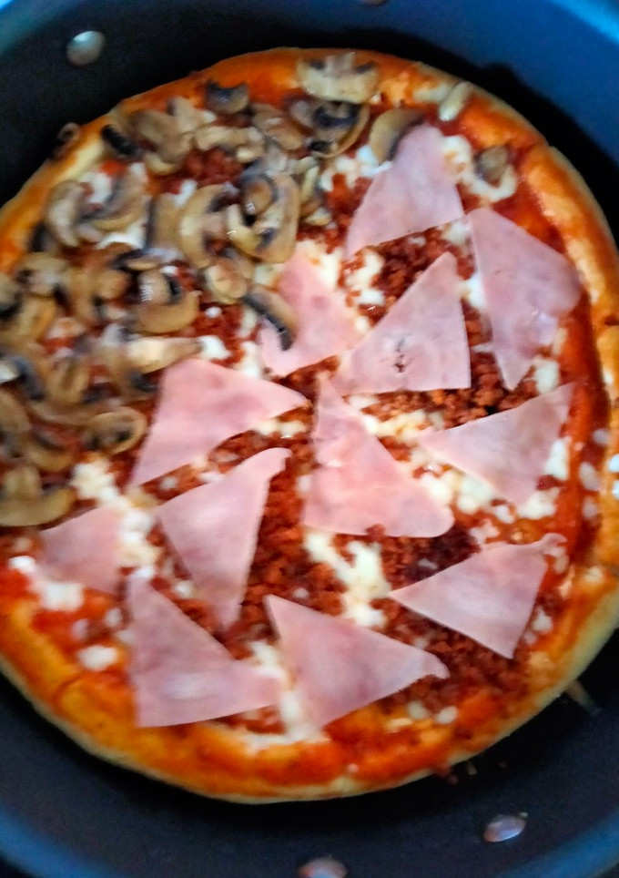 Una foto de Pizza (salsa de tomate)