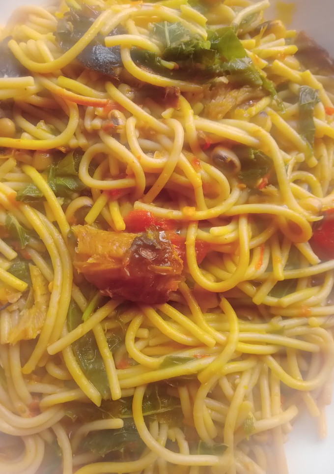 A picture of Spaghetti with beans.
