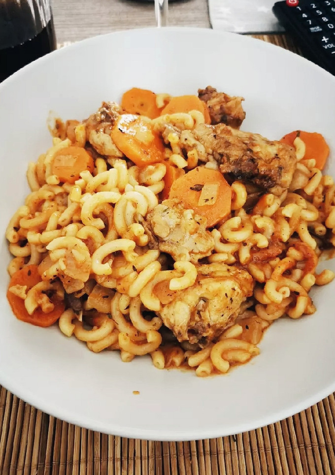 Una foto de Fideos a la cazuela con conejo