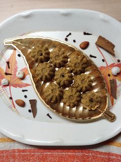 ઈમ્યૂનિટી બુસ્ટર મસાલા લાડુ (Immunity Booster Masala Laddu recipe in Gujarati) રેસીપી મુખ્ય ફોટો