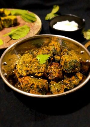 પાલક ના મુઠીયા (Palak Muthia Recipe In Gujarati) રેસીપી મુખ્ય ફોટો