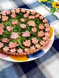 Torta salata rosa agli spinaci, ricotta e mozzarella