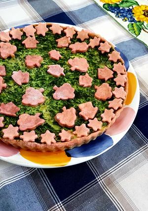 Foto di Torta salata rosa agli spinaci, ricotta e mozzarella