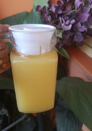 A picture of Pineapple with orange.