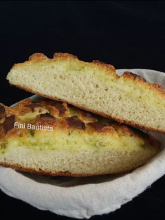 Una foto de Pan de ajo relleno de queso