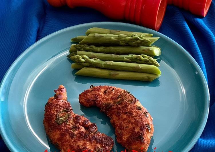 Recipe of Award-winning Crispy Chicken Tenders and Steamed Asparagus