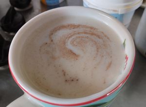 Una foto de Colada de manzana, avena, canela y vainilla🍎🥛🧋🍯