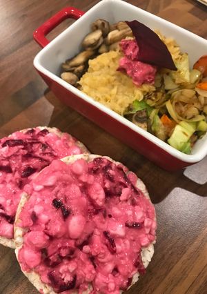 A picture of Colorful healthy dinner.