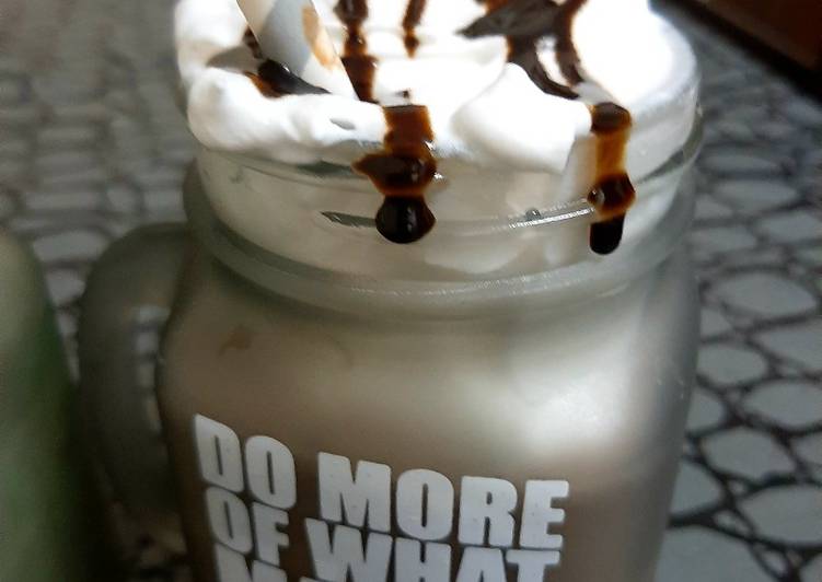 How to Prepare Any-night-of-the-week Oreo milkshake 😍