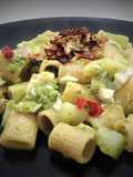 Mezzi rigatoni con orata, broccoli verdi e finocchio bruciato