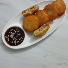 A picture of Stuffed Aloo Tikki.