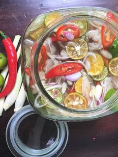 Hình của món Thịt Tai Đầu Heo Ngâm Sã Tắc.