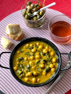 Una foto de Espinacas con garbanzos vegano🌱vegetariana