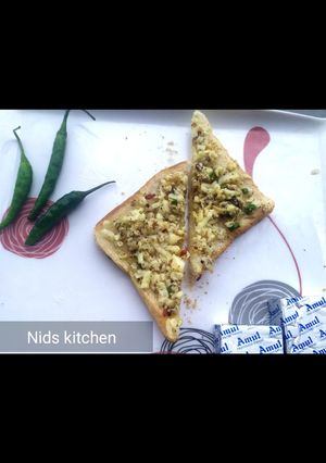 A picture of Chilli cheese toast.