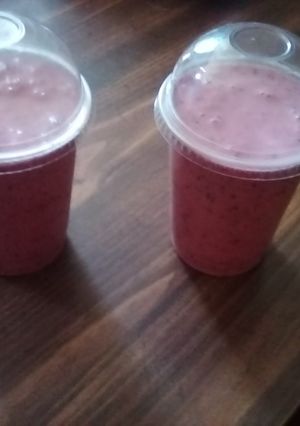 A picture of 🍓 🔵 smoothie.