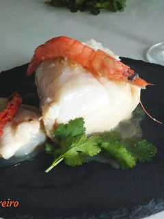 Una foto de Skrei en salsa