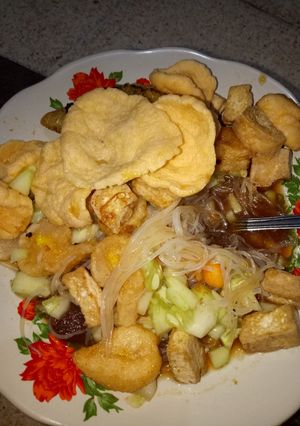 Foto resep Rujak tahu dan pempek udaangg ala aisyah yihaaa