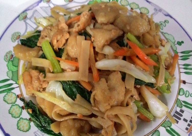 Kwetiaw kering goreng