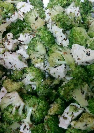 A picture of Broccoli and paneer salad with olive oil.