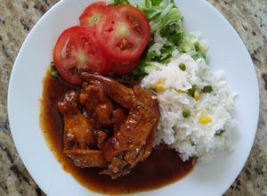 Una foto de Alitas de pollo en salsa borracha de tamarindo