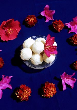 A picture of Coconut Ladoo.