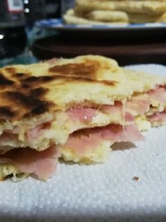 Una foto de Pancitos rellenos en sartén sin levadura😲