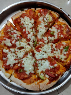 पिज़्ज़ा (pizza recipe in hindi) रेसिपी मुख्य फोटो