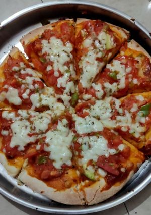 पिज़्ज़ा (pizza recipe in hindi) रेसिपी मुख्य फोटो