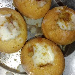 A picture of Dahi wale Golgappe.