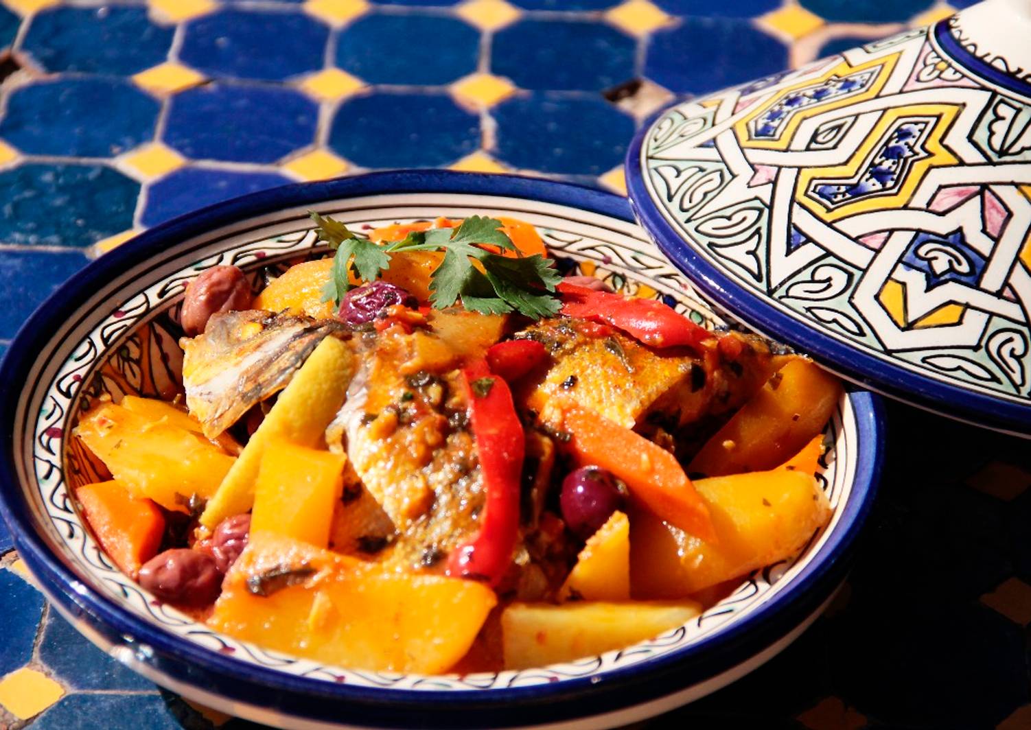 Tajine de pescado. Guiso marroquí de pescado con verduras Receta de