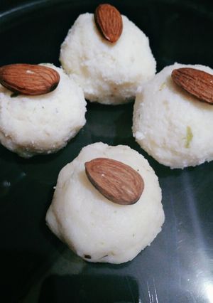 A picture of Easy and quick kalakand ladoos.