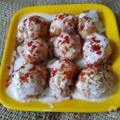 A picture of Dahi Vada.