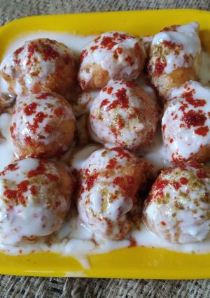 A picture of Dahi Vada.