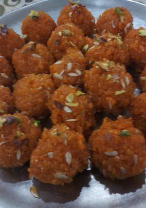 A picture of Motichoor ladoo.