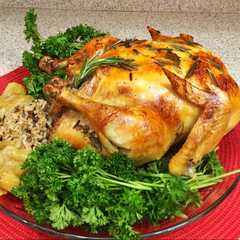Una foto de Pollo asado con Romero y relleno con arroz silvestre (Al Horno)