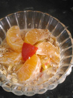 Una foto de Desayuno nutritivo de frutas, cereales y leche (vegano)