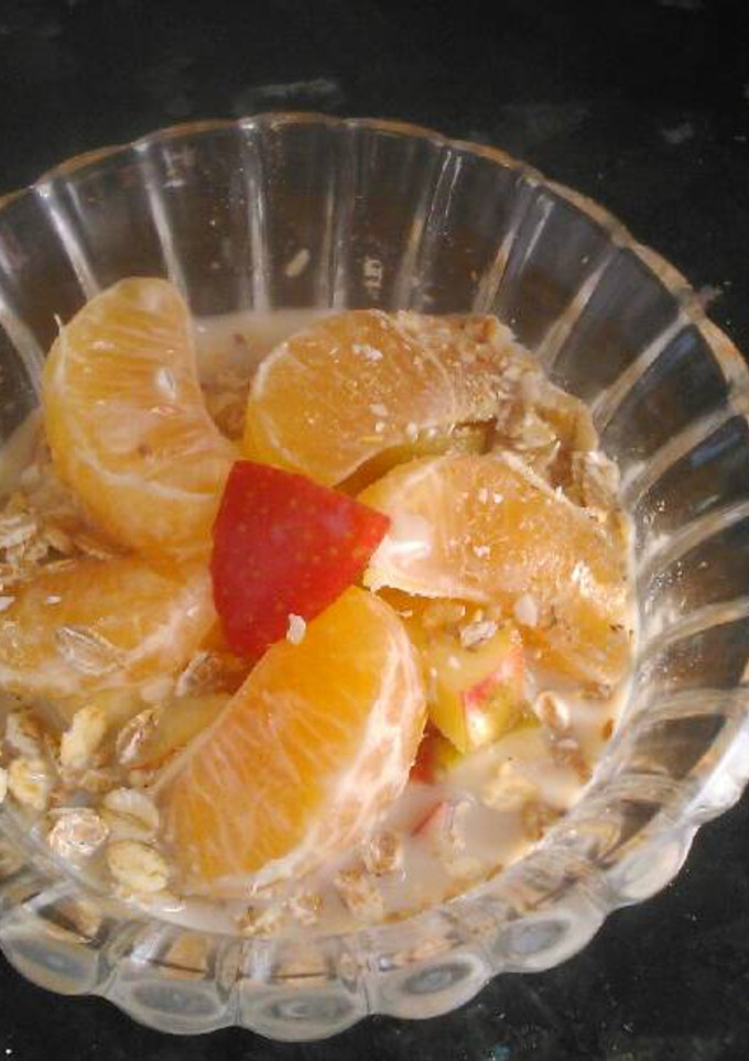 Una foto de Desayuno nutritivo de frutas, cereales y leche (vegano)