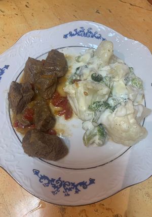 O poză a rețetei Tocănița de vită cu conopidă și broccoli la cuptor.