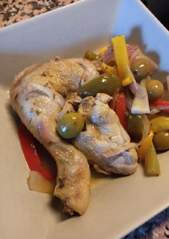 Una foto de Pollo con pimientos
