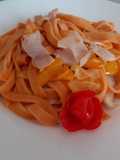 Fettuccine rosse con pomodorini e pesce spada