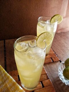 A picture of Pineapple Lemonade.