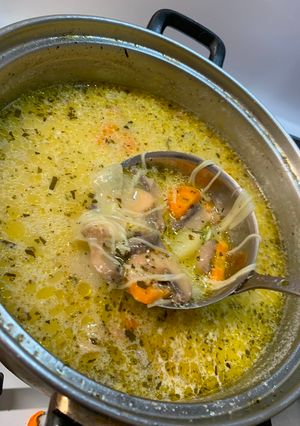 Tárkonyos csirkeragu leves recept fotója
