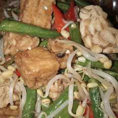 Oseng oseng tatecang (tahu tempe taoge kacang panjang) রেসিপির প্রধান ছবি