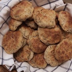 A picture of Cheese and thyme Bread.
